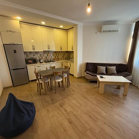 Apartment On Melikishvili 51 巴统 外观 照片